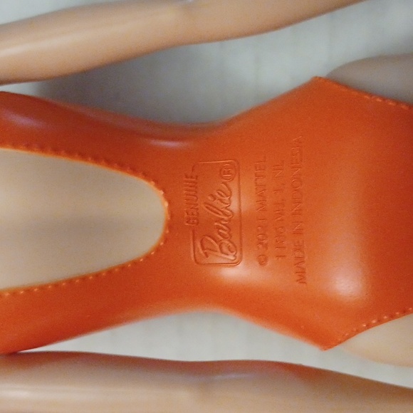 4/$40 Brunette Barbie Doll With 2 Dresses - Picture 3 of 7